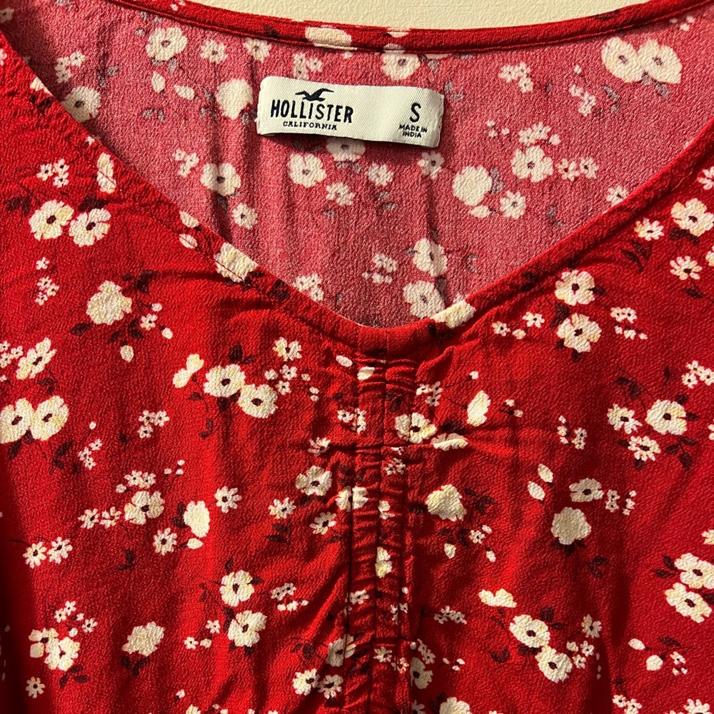 Red blouse - Picture 2 of 3